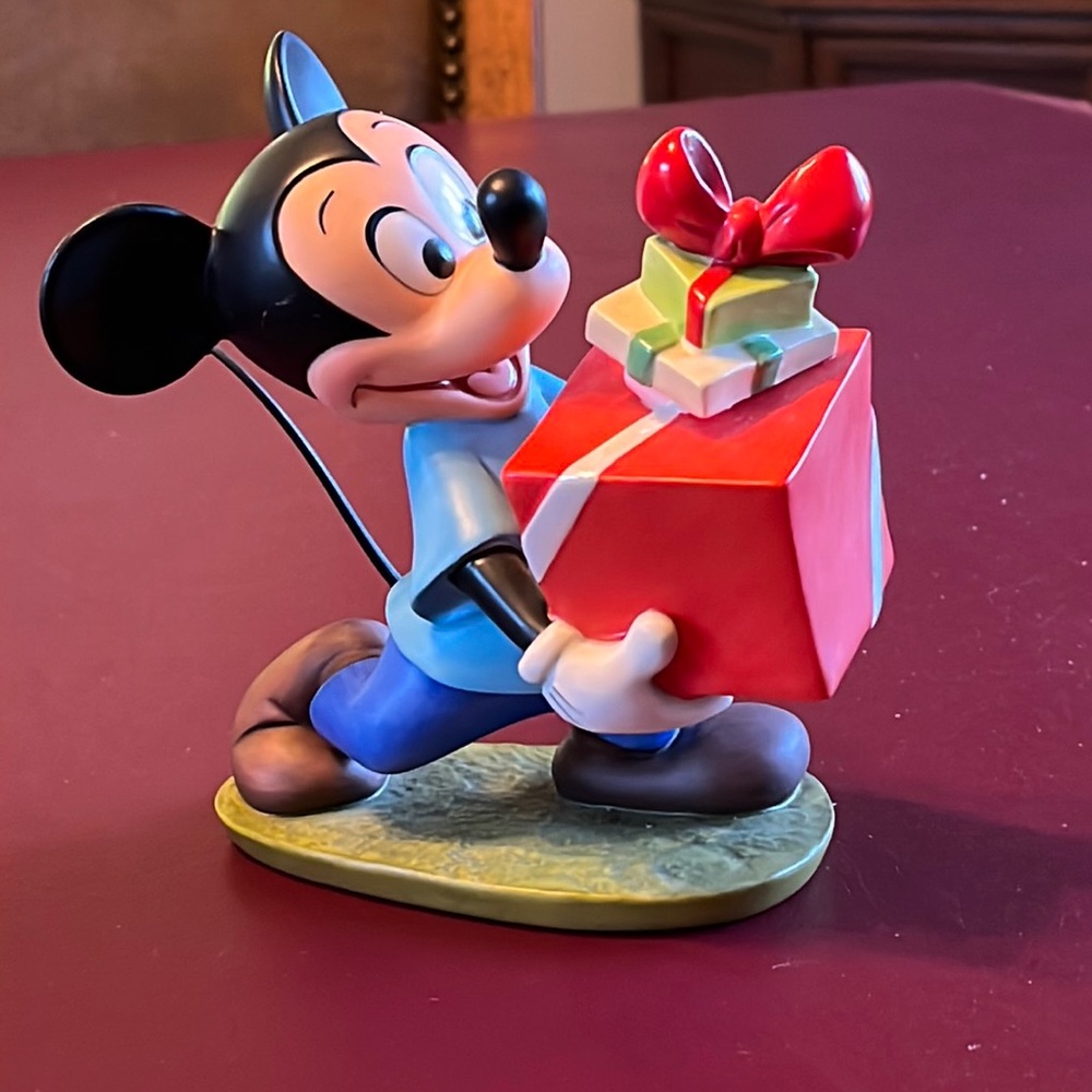 Mickey Mouse “Presents for my pals”